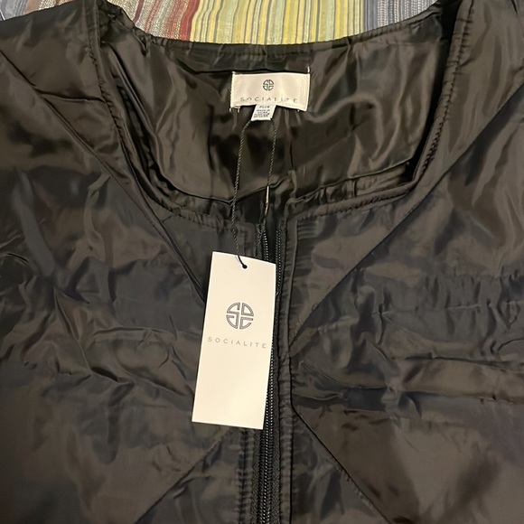 NEW Black Puffer Vest from Socialite Plus size - Picture 3 of 4